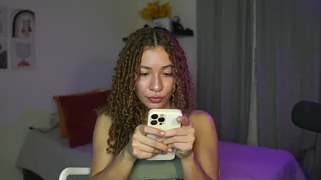 isabella-garcia- online show from 09/20/25, 12:55