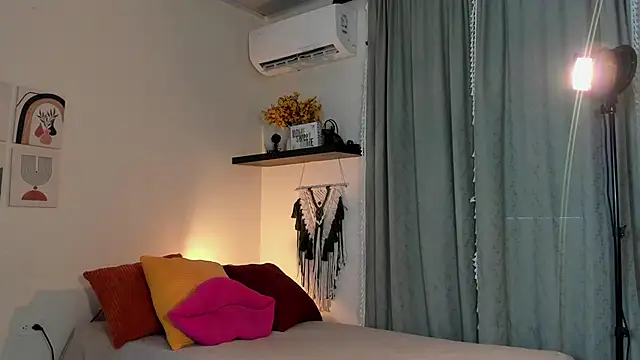 isabella-garcia- online show from 09/28/25, 08:36