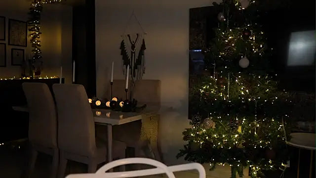 isabella-garcia- online show from 12/03/25, 12:51