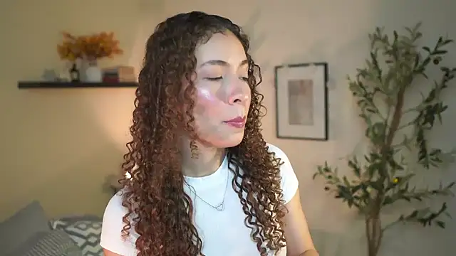 Snapshot of isabella-garcia- chatting on 06/18/26, 02:45 isabella-garcia- online show from 06/18/26, 02:45