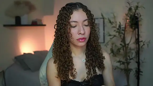 Snapshot of isabella-garcia- chatting on 07/05/26, 12:12 isabella-garcia- online show from 07/05/26, 12:12
