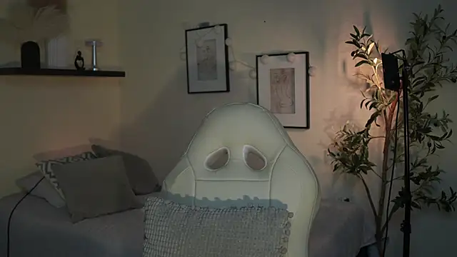 Snapshot of isabella-garcia- chatting on 07/19/26, 12:25 isabella-garcia- online show from 07/19/26, 12:25