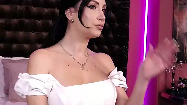 Snapshot of StephanyMillan chatting on 12/14/25, 05:57 StephanyMillan online show from 12/14/25, 05:57