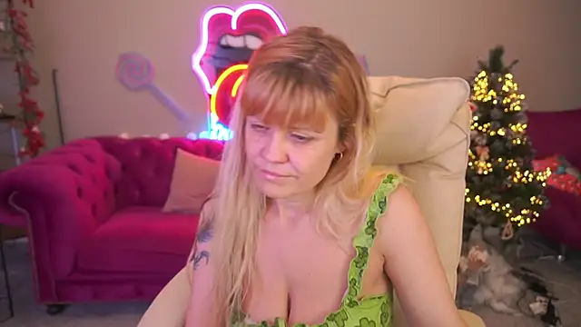 BellaLaPetit online show from 01/13/26, 01:49