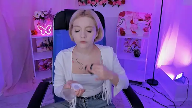 Snapshot of AuroraWrenfield chatting on 10/30/25, 10:27 AuroraWrenfield online show from 10/30/25, 10:27