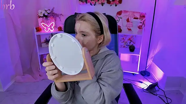 Snapshot of AuroraWrenfield chatting on 11/03/25, 04:14 AuroraWrenfield online show from 11/03/25, 04:14