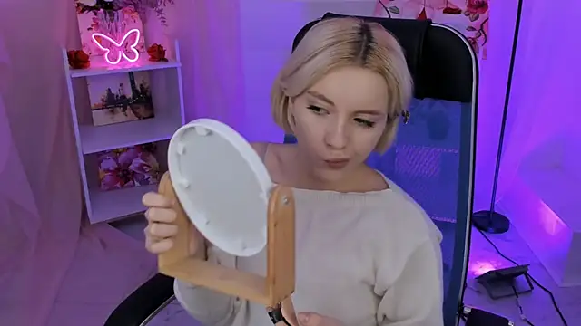 Snapshot of AuroraWrenfield chatting on 11/10/25, 10:14 AuroraWrenfield online show from 11/10/25, 10:14