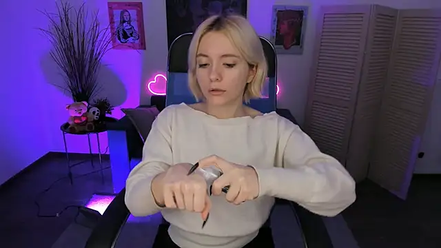 Snapshot of AuroraWrenfield chatting on 11/26/25, 04:24 AuroraWrenfield online show from 11/26/25, 04:24