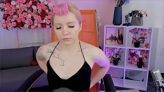 AuroraWrenfield online show from 02/24/26, 04:32