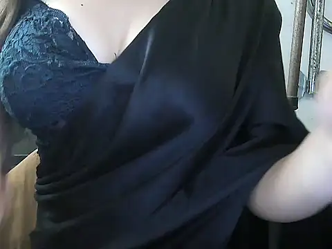 lovepihuu online show from 10/13/25, 04:45