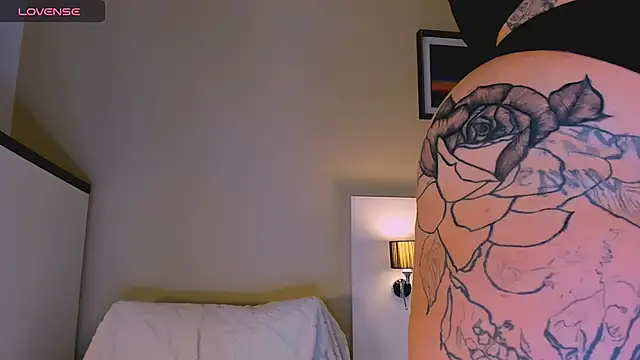 Snapshot of marrenaa chatting on 10/03/25, 04:20 marrenaa online show from 10/03/25, 04:20