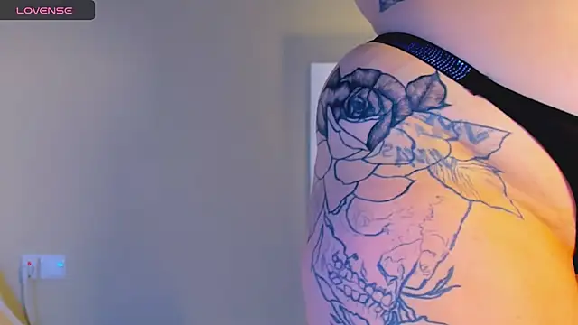 Snapshot of marrenaa chatting on 10/06/25, 06:22 marrenaa online show from 10/06/25, 06:22