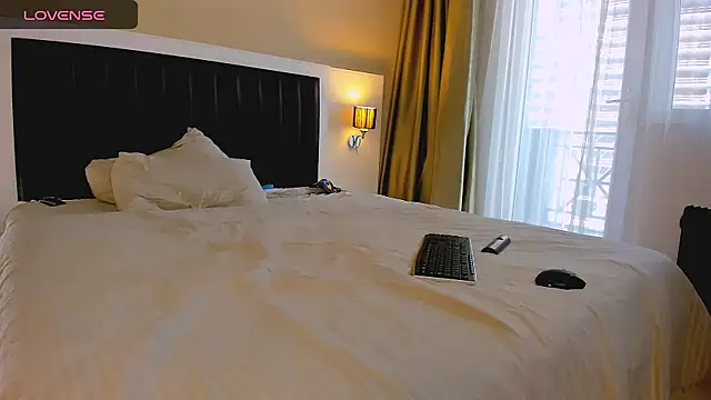 Snapshot of marrenaa chatting on 12/04/25, 07:06 marrenaa online show from 12/04/25, 07:06