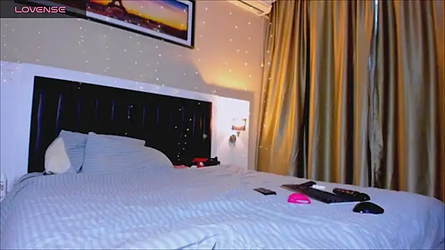 Snapshot of marrenaa chatting on 12/15/25, 06:06 marrenaa online show from 12/15/25, 06:06