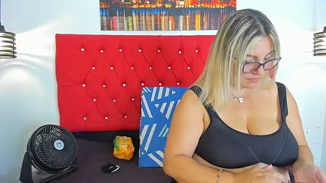 carolinacrus01 online show from 11/13/25, 03:55