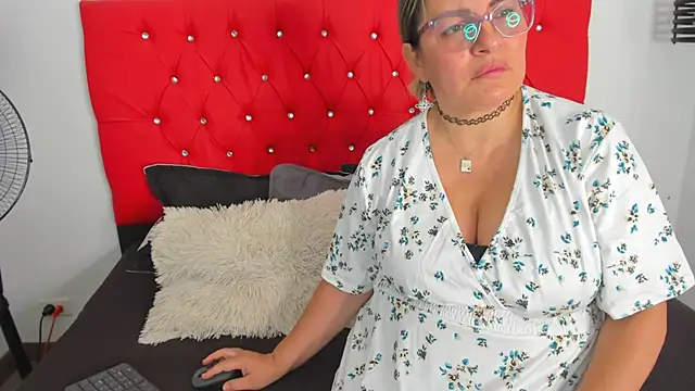 carolinacrus01 online show from 02/10/26, 04:00