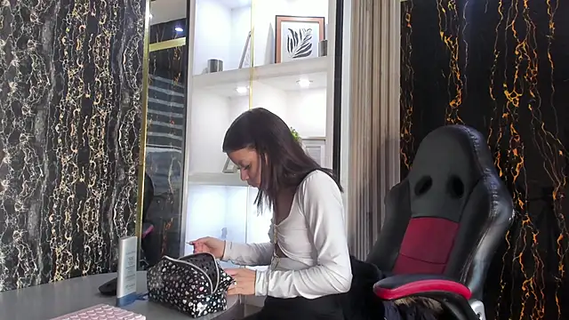 LunaaFerrari online show from 10/02/25, 12:23