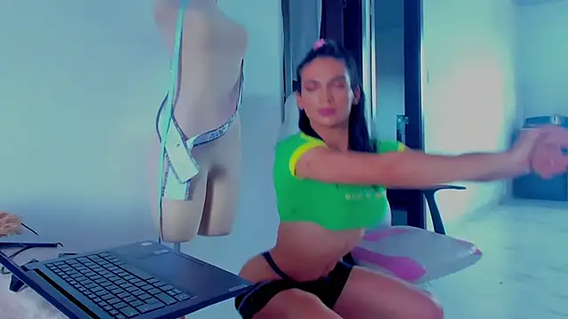 ISA BELLA VZL online show from 04/15/26, 07:58