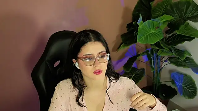 Snapshot of LiLLiAnderson chatting on 09/09/25, 11:43 LiLLiAnderson online show from 09/09/25, 11:43