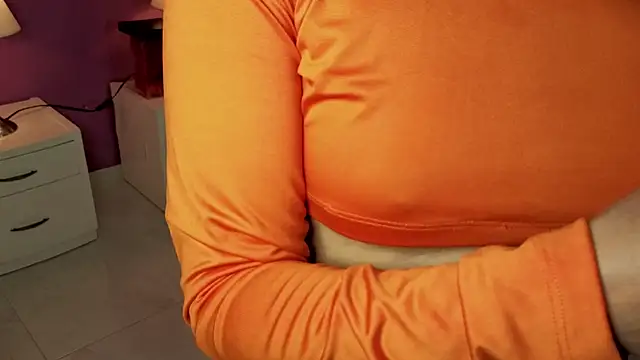 Snapshot of LiLLiAnderson chatting on 10/31/25, 12:06 LiLLiAnderson online show from 10/31/25, 12:06