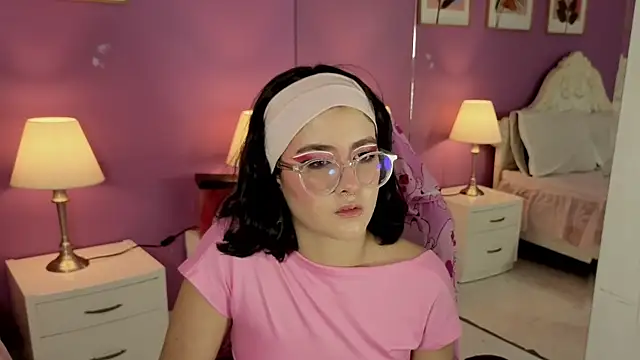 Snapshot of LiLLiAnderson chatting on 11/06/25, 11:44 LiLLiAnderson online show from 11/06/25, 11:44