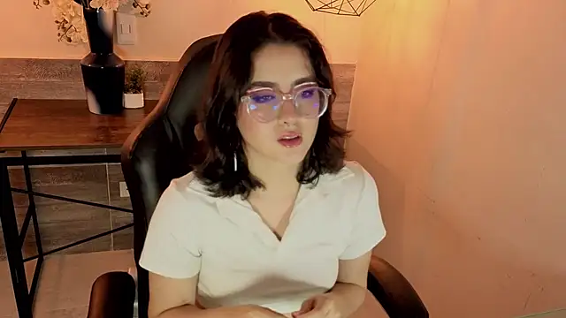 Snapshot of LiLLiAnderson chatting on 11/13/25, 11:53 LiLLiAnderson online show from 11/13/25, 11:53