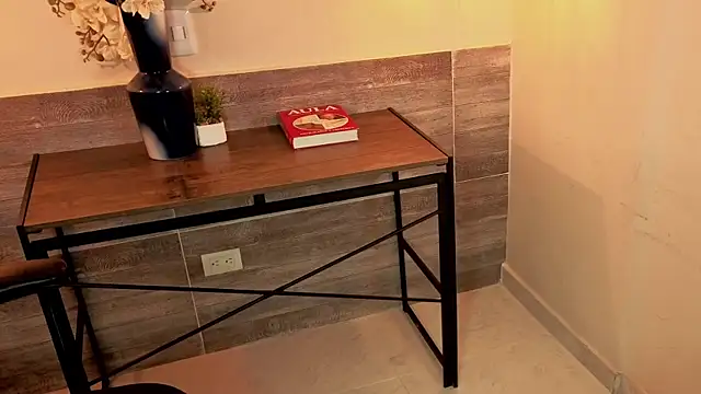 Snapshot of LiLLiAnderson chatting on 11/14/25, 11:31 LiLLiAnderson online show from 11/14/25, 11:31