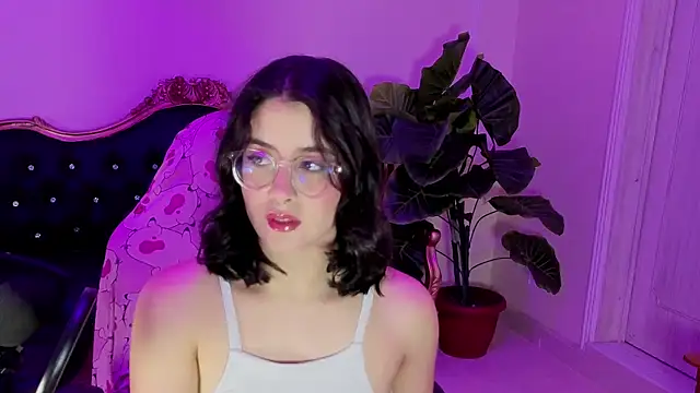 Snapshot of LiLLiAnderson chatting on 11/18/25, 11:47 LiLLiAnderson online show from 11/18/25, 11:47