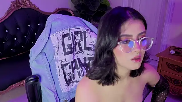 Snapshot of LiLLiAnderson chatting on 11/20/25, 11:54 LiLLiAnderson online show from 11/20/25, 11:54