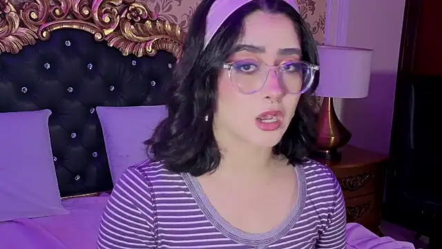 Snapshot of LiLLiAnderson chatting on 11/21/25, 11:53 LiLLiAnderson online show from 11/21/25, 11:53