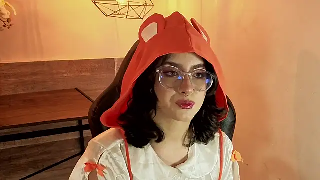 Snapshot of LiLLiAnderson chatting on 11/25/25, 11:32 LiLLiAnderson online show from 11/25/25, 11:32