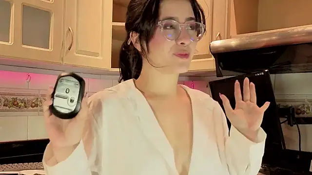 LiLLiAnderson online show from 12/18/25, 11:49