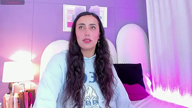 Snapshot of my_aleja_ chatting on 10/22/25, 03:23 my aleja online show from 10/22/25, 03:23