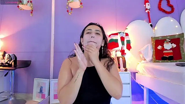 Snapshot of my_aleja_ chatting on 12/16/25, 12:43 my aleja online show from 12/16/25, 12:43