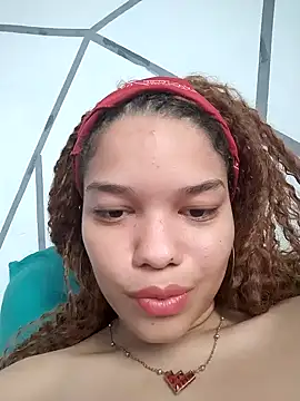 Snapshot of ChloeRaviss chatting on 10/16/25, 12:39 ChloeRaviss online show from 10/16/25, 12:39