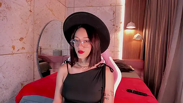 daphne courtis online show from 11/19/25, 03:06