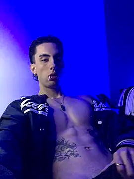 Snapshot of redmen69 chatting on 09/29/25, 02:06 redmen69 online show from 09/29/25, 02:06