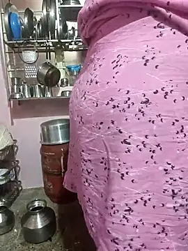 dhanshri143 online show from 04/18/26, 04:27