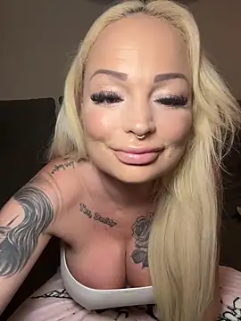 Snapshot of shortybig_official chatting on 12/21/25, 05:14 shortybig official online show from 12/21/25, 05:14