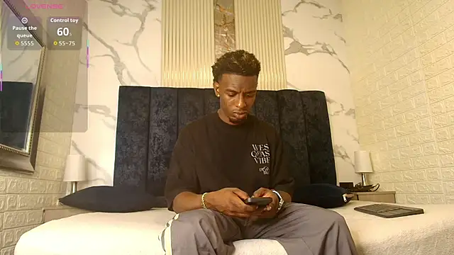 Snapshot of pipedark_ chatting on 09/23/25, 01:14 pipedark online show from 09/23/25, 01:14