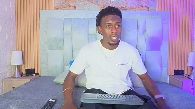 Snapshot of pipedark_ chatting on 09/29/25, 04:17 pipedark online show from 09/29/25, 04:17