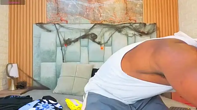 Snapshot of pipedark_ chatting on 10/16/25, 04:02 pipedark online show from 10/16/25, 04:02