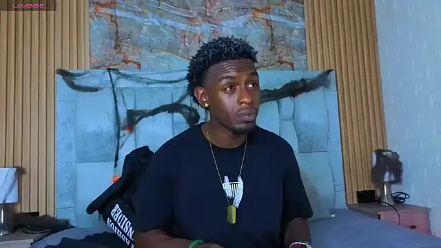 Snapshot of pipedark_ chatting on 10/28/25, 03:43 pipedark online show from 10/28/25, 03:43