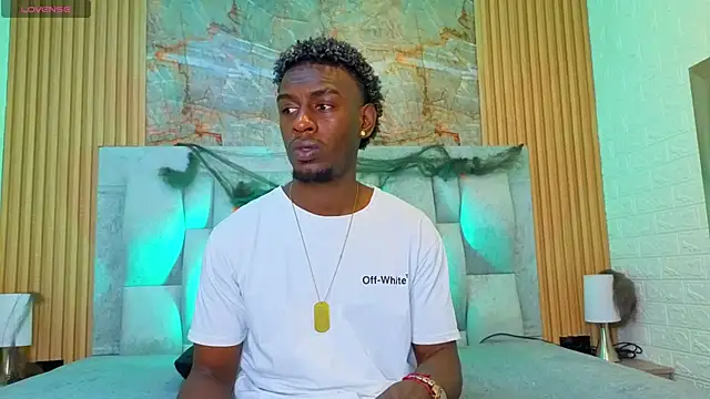 Snapshot of pipedark_ chatting on 10/29/25, 04:04 pipedark online show from 10/29/25, 04:04