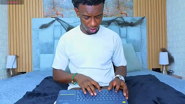 Snapshot of pipedark_ chatting on 10/30/25, 03:19 pipedark online show from 10/30/25, 03:19