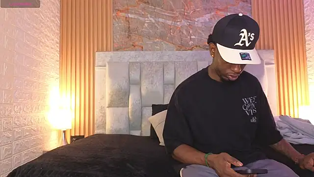 Snapshot of pipedark_ chatting on 11/06/25, 03:18 pipedark online show from 11/06/25, 03:18