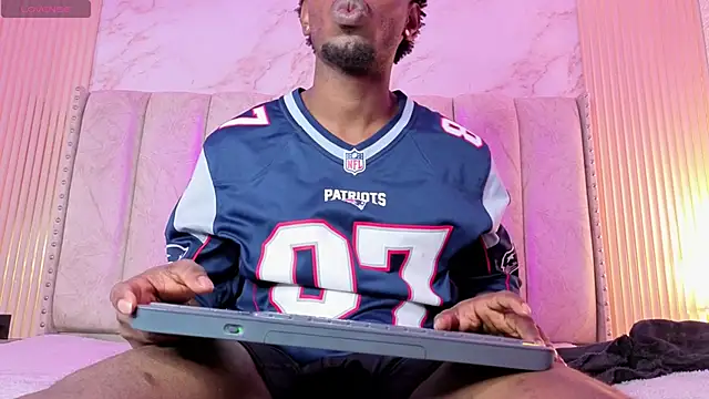 Snapshot of pipedark_ chatting on 11/16/25, 01:17 pipedark online show from 11/16/25, 01:17