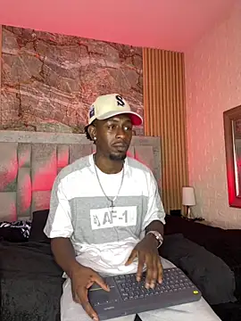 Snapshot of pipedark_ chatting on 12/14/25, 04:40 pipedark online show from 12/14/25, 04:40