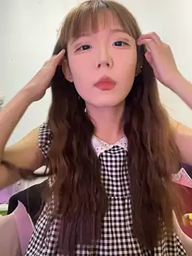 Snapshot of D-033 chatting on 10/05/25, 02:26 D-033 online show from 10/05/25, 02:26