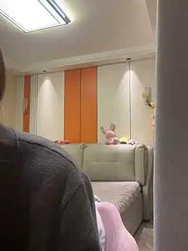 Snapshot of D-033 chatting on 11/08/25, 10:15 D-033 online show from 11/08/25, 10:15